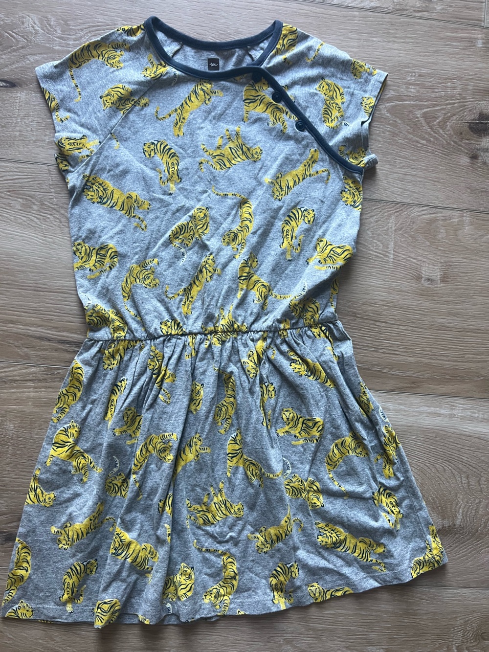 TEA COLLECTION Gray Dress with Yellow Tiger Print Navy Trim. Size 7 Worn once